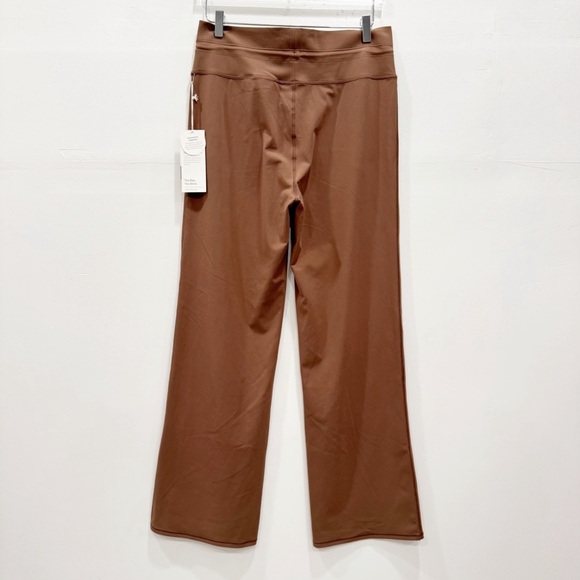 Vuori Daily Wideleg Pants in Clove XL - Picture 3 of 9